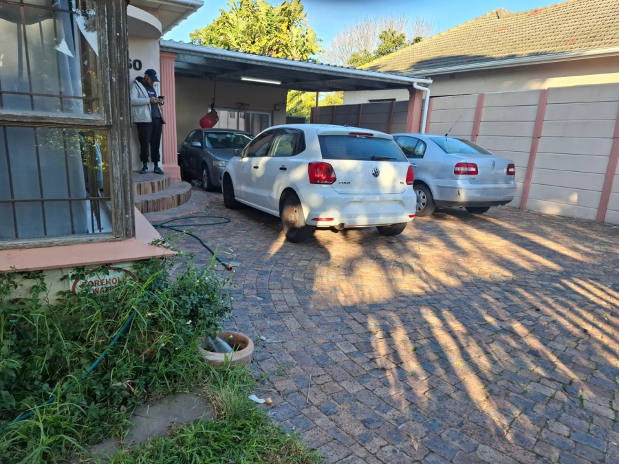 5 Bedroom Property for Sale in Oakdale Western Cape